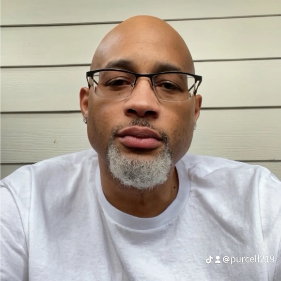 Meet your Posher, Lindsay - Picture 1 of 2